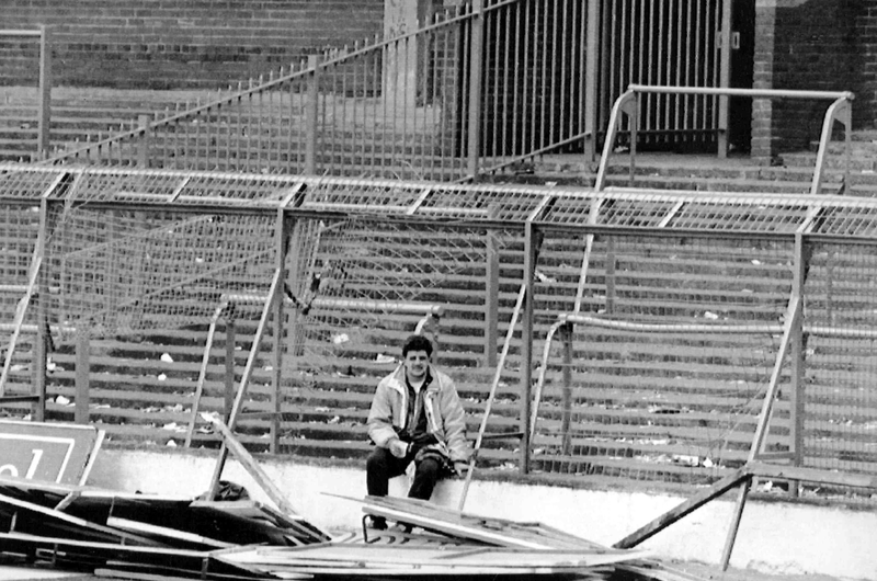 Illustration for article titled PĂĄnico en Hillsborough: el dĂa que un estadio de fĂștbol se convirtiĂł en una trampa mortal